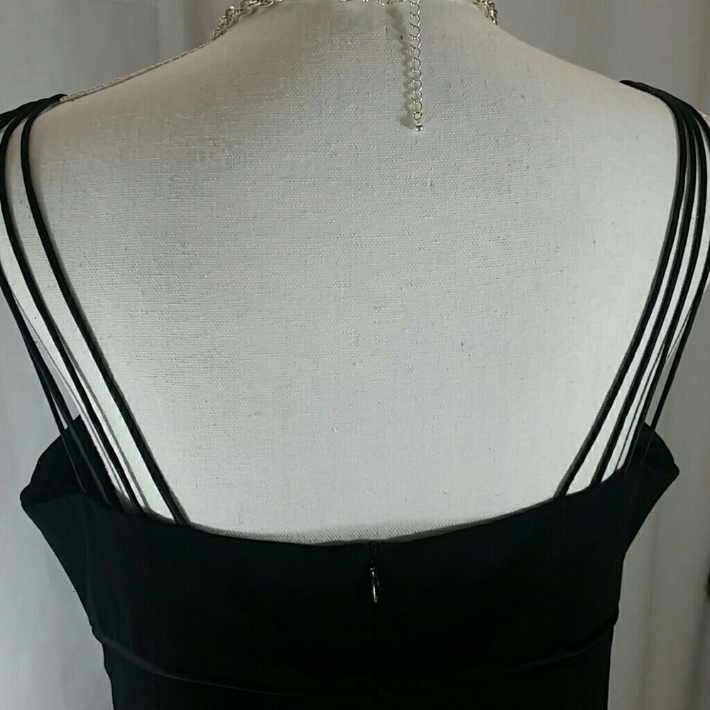 Dress - Picture 7 of 7